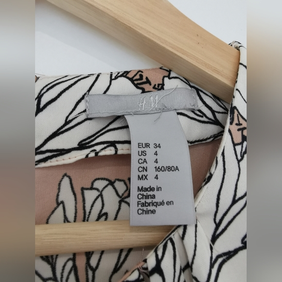 H&M Floral Blouse, size 4 - Picture 3 of 5